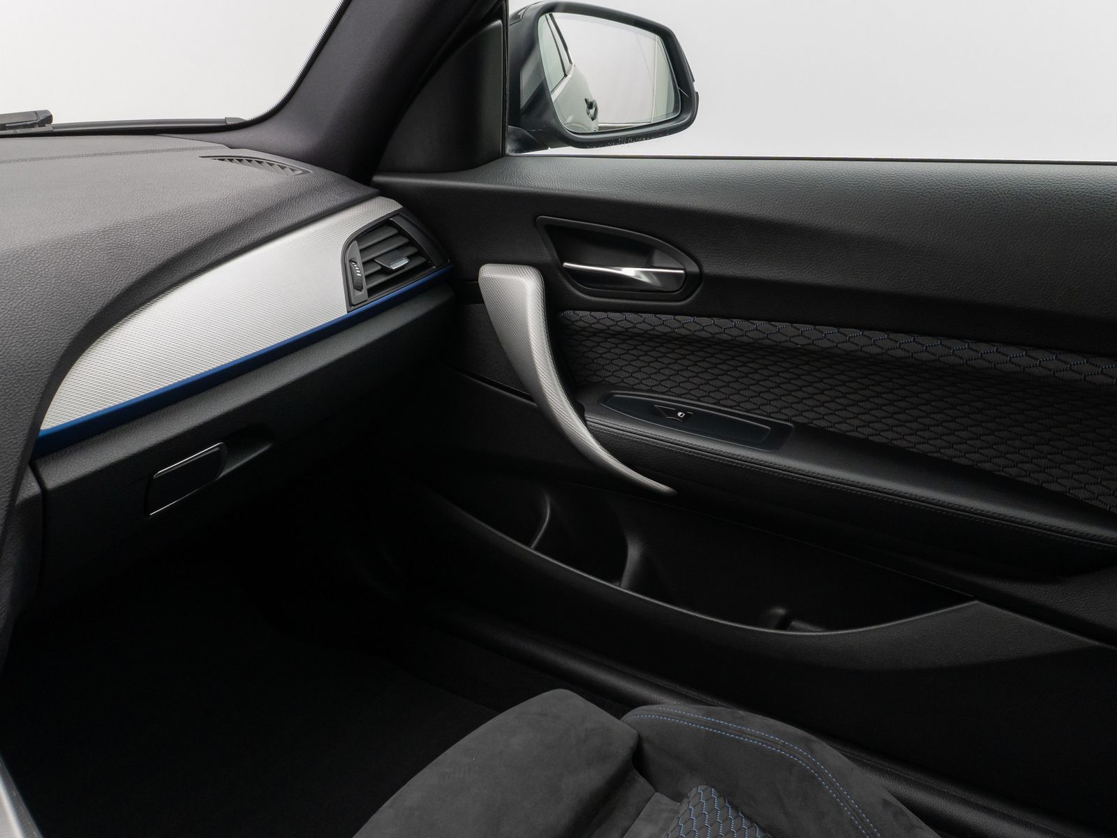 Fahrzeugabbildung BMW 228i Coupé M Sport NaviPro DAB HiFi Xenon PDC