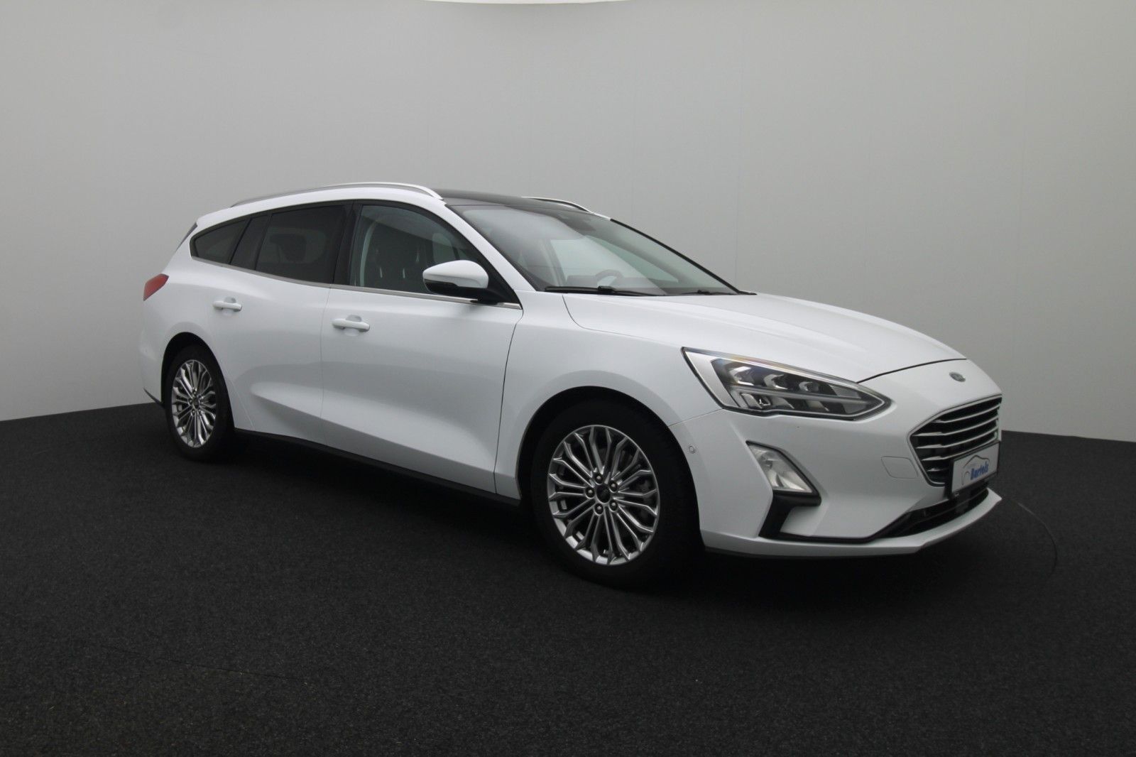 Fahrzeugabbildung Ford Focus Turnier 1.0 Titanium