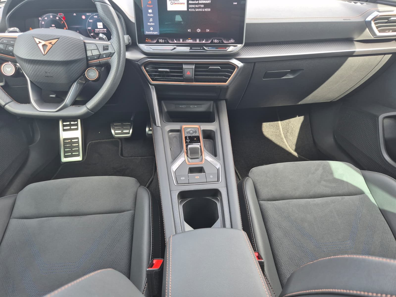 Fahrzeugabbildung CUPRA Leon 1.5 eTSI DSG AHK*DYNAMICA*EDGE*LED*5JGARAN.