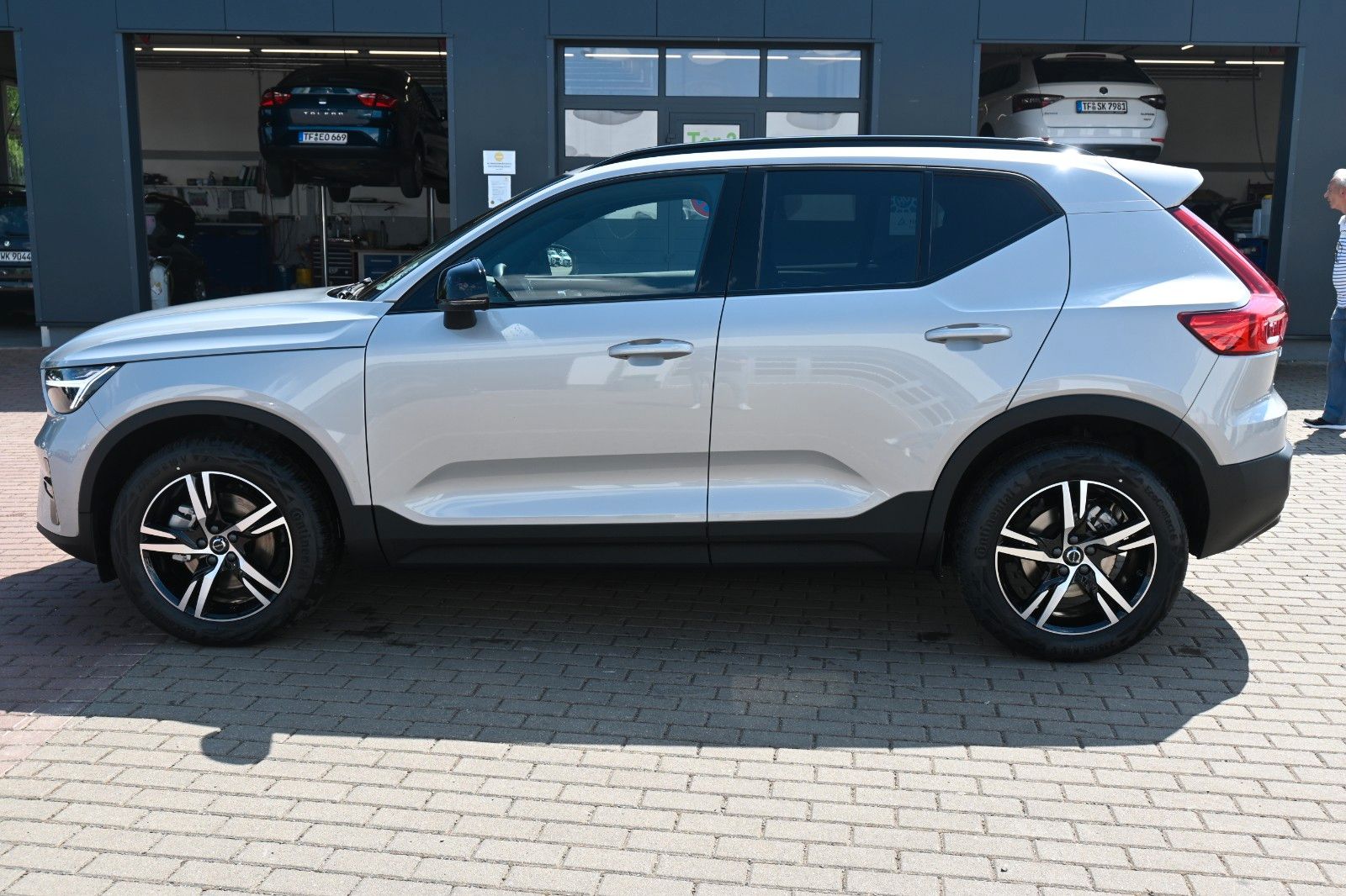 Fahrzeugabbildung Volvo XC40 B4 DKG Plus Dark*FSHZG*H&K*ACC*AHK