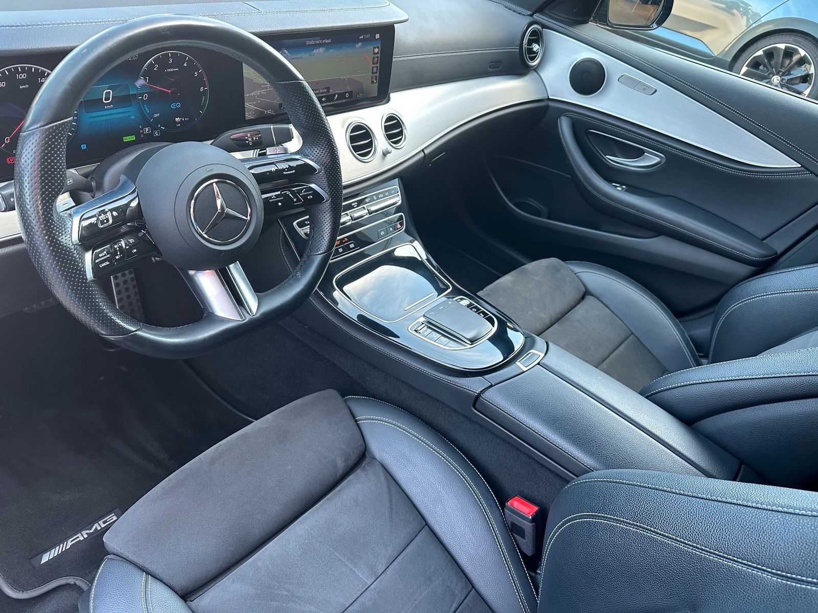 Fahrzeugabbildung Mercedes-Benz E 300 de T AMG Line NAV+LED+AHK+18ZO+360°