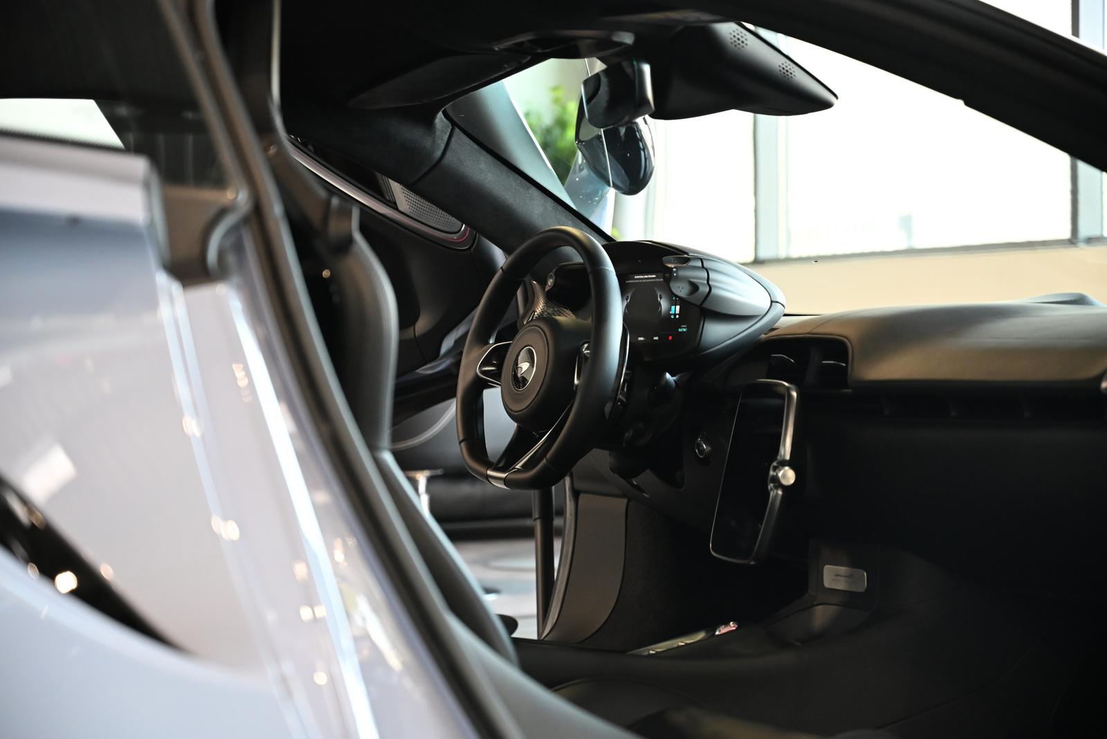 McLaren Artura MSO Ceramic Grey/Tech Lux/Technology Pack