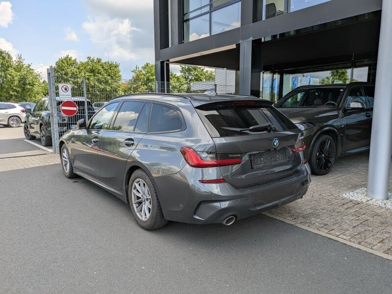 BMW 320i Tour. M Sport Laser. Glasdach. Park.Ass. foto 4