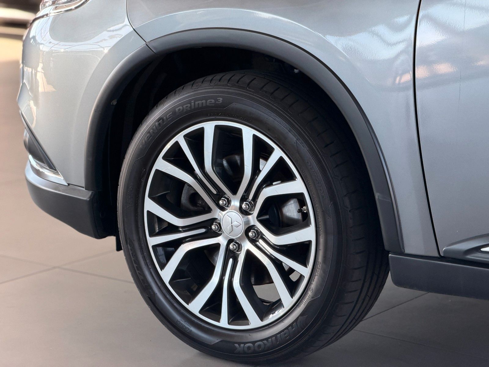 Fahrzeugabbildung Mitsubishi Outlander 2.0 Diamant Edition 2WD "AHK"