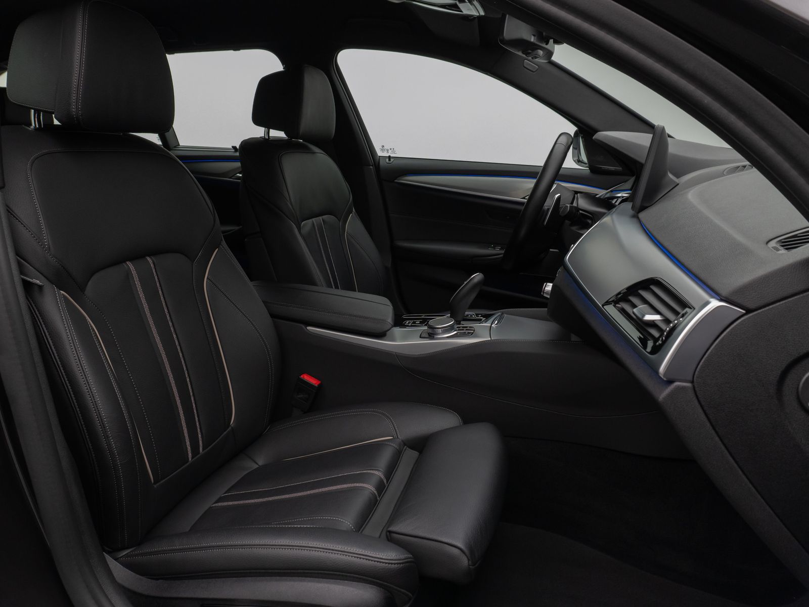 Fahrzeugabbildung BMW 530d xD M Sport Laser Kamera HUD DAB H/K Komfort