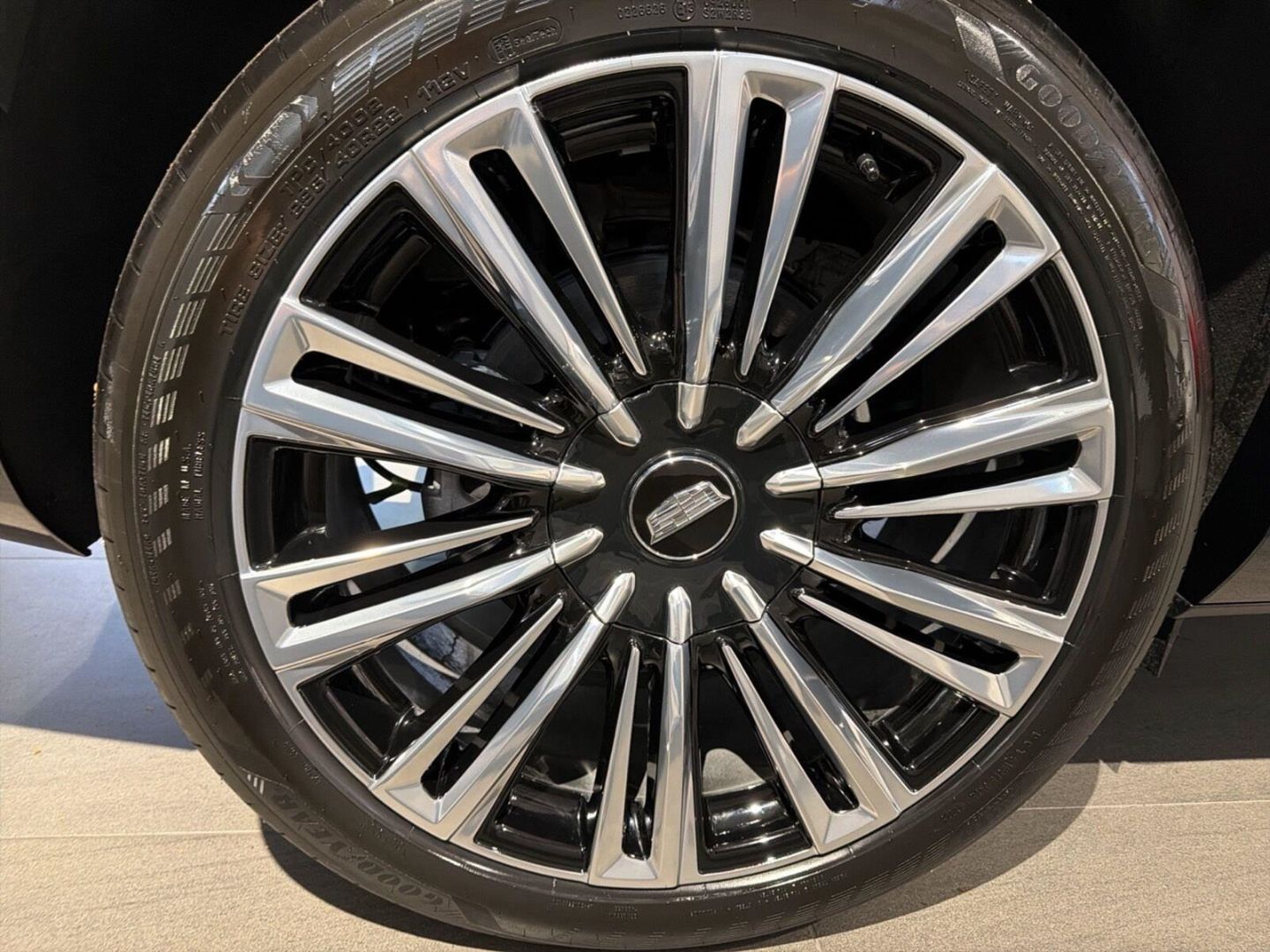 Fahrzeugabbildung Cadillac VISTIQ 452 kW AWD Sport 7-Sitzer