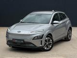 Hyundai KONA E Select PDC CAM ACC SHZ LHZ CarPlay Navi - Hyundai KONA Elektro: Silber