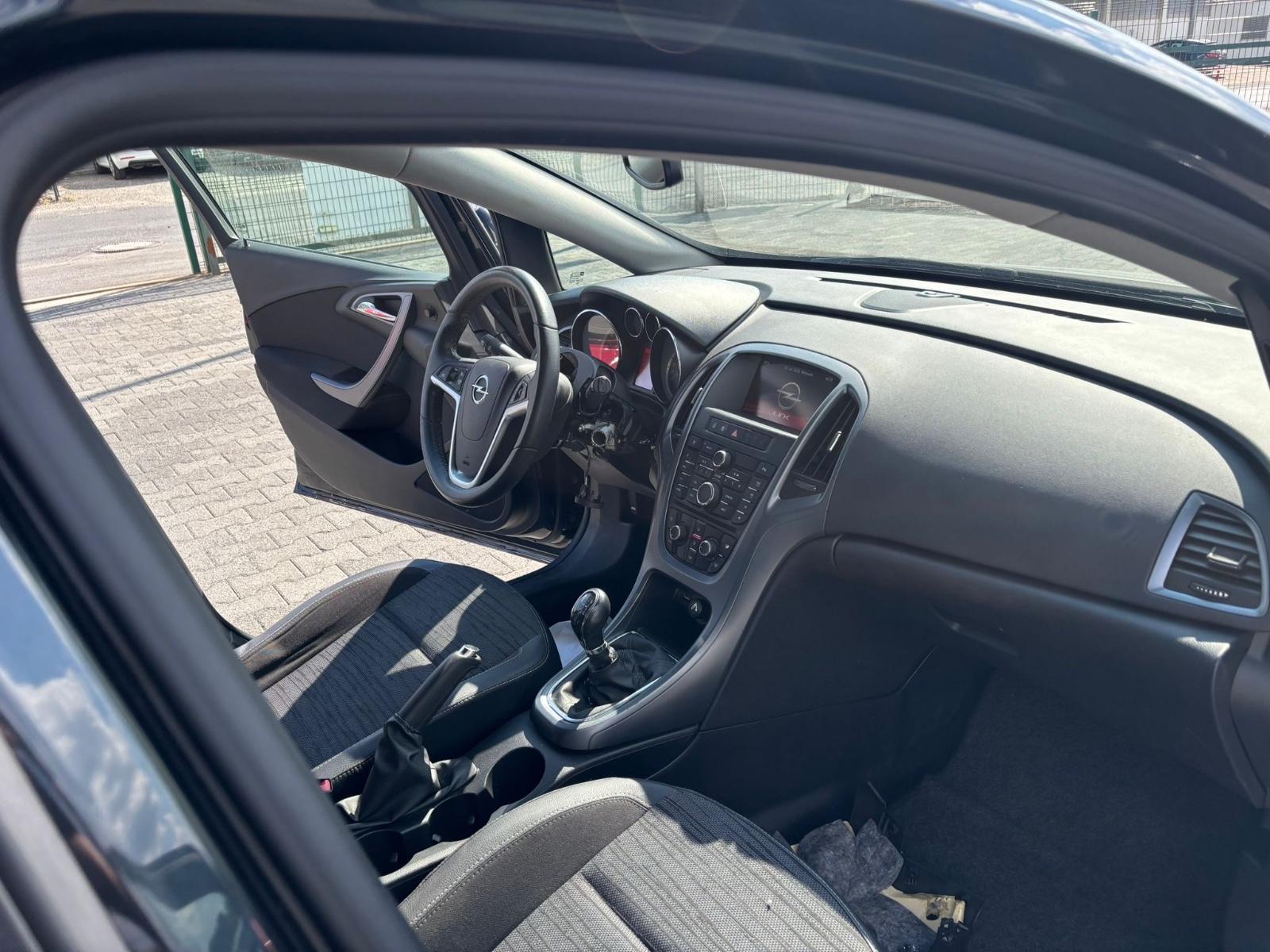 Opel Astra 2014 — photo 11