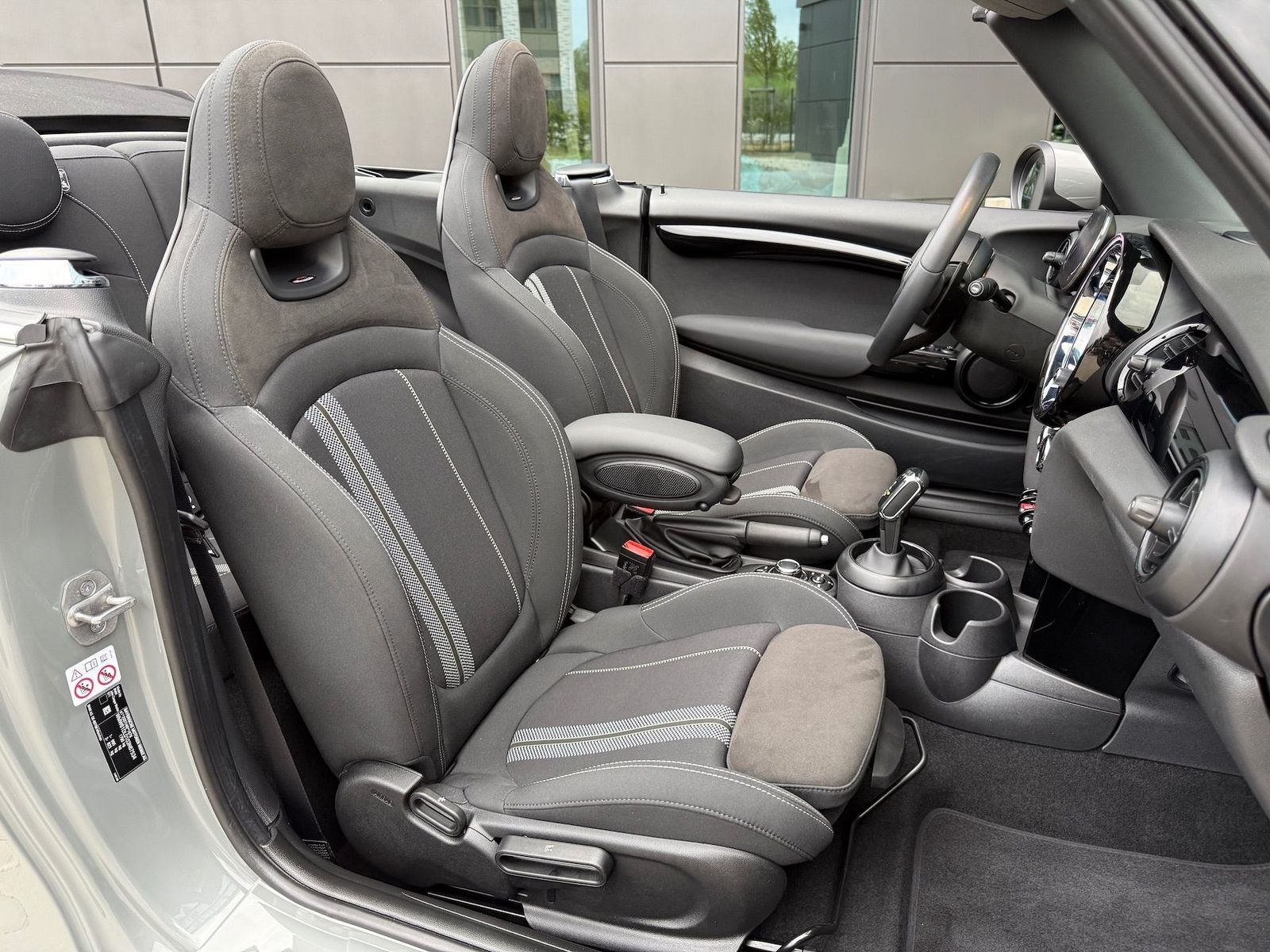 Fahrzeugabbildung MINI John Cooper Works Cabrio NAVI|KAMERA|ESS.-TRIM