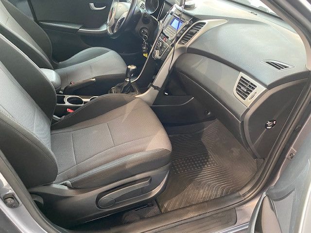 Hyundai i30 1.6 GDi blue