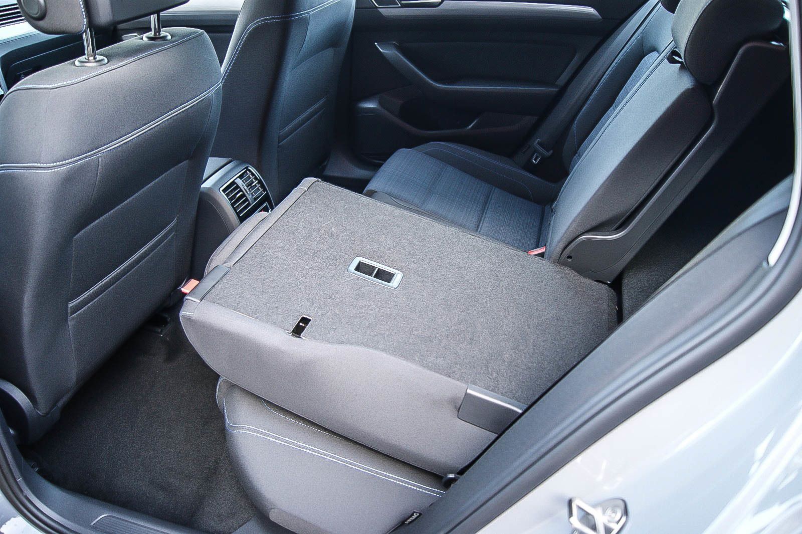 Fahrzeugabbildung Volkswagen Passat Variant HYBRID GTE iQ LED ACC NAVI 1.HAND