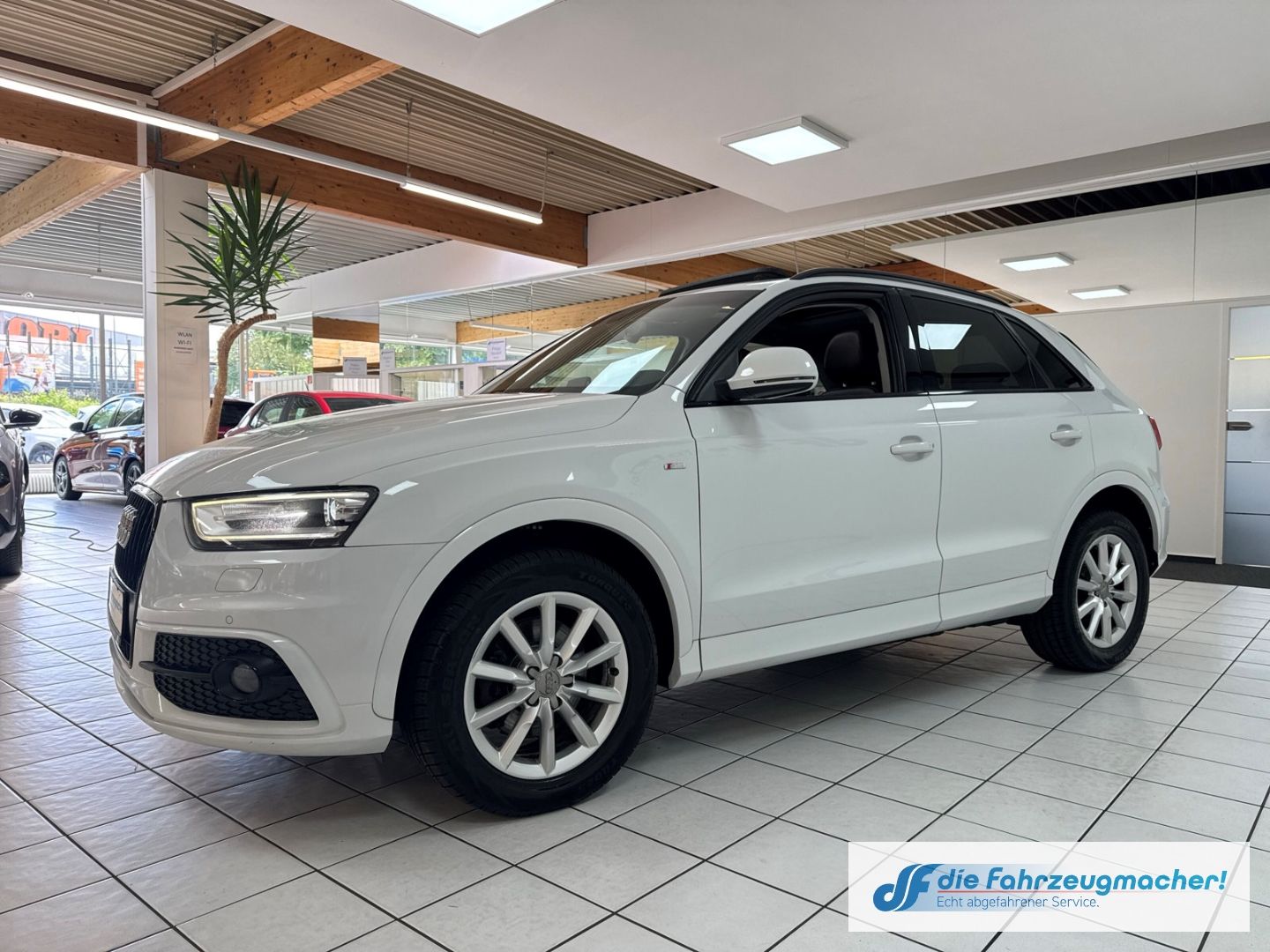 Fahrzeugabbildung Audi Q3 2.0 TDI quattro S line Sportpaket AD El. Pano