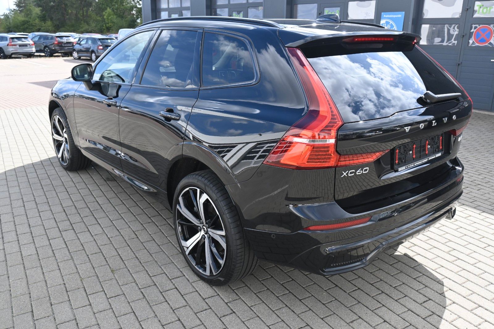 Fahrzeugabbildung Volvo XC60 B5 D AWD Ultimate Dark*STDHZG*360°LUFT*ACC