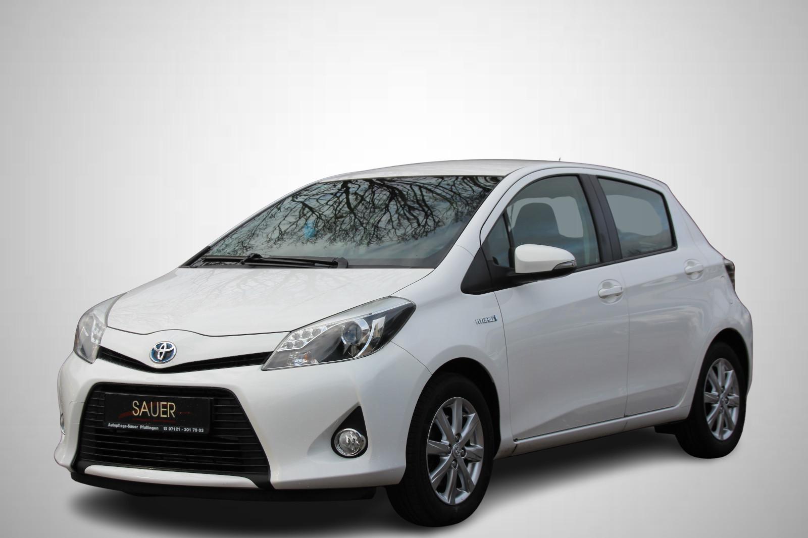 Toyota Yaris Hybrid Life Navi Kamera 1. Hand Scheckheft