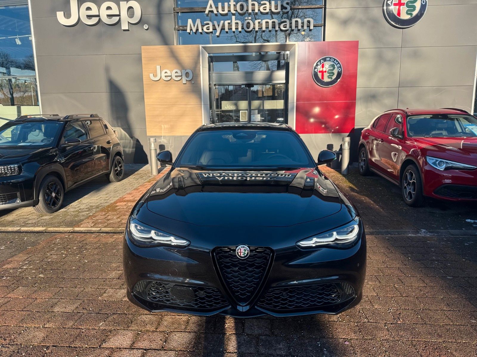 Fahrzeugabbildung Alfa Romeo Giulia INTENSA 280PS AT8 Q4 LEDER GLASDACH KAMER