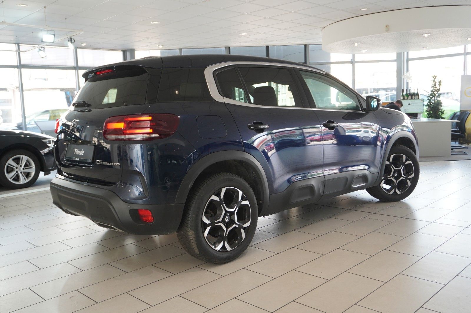 Fahrzeugabbildung Citroën C5 Aircross PLUS 145 E-DSC NAVI/LED/KAMERA/DAB+