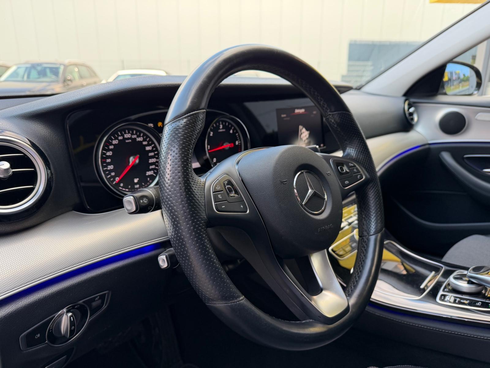 Mercedes-Benz E 220 d/AUTOMATIK/LED/LEDER/SHZ/NAVI/KAMERA