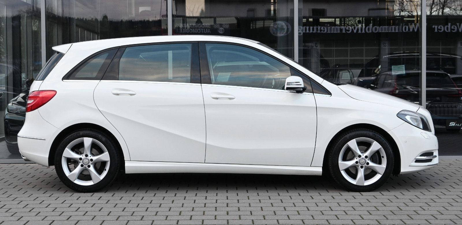 Fahrzeugabbildung Mercedes-Benz B 200 CDI BlueEFF. Aut. °SPORTPAKET°AHK°XENON°