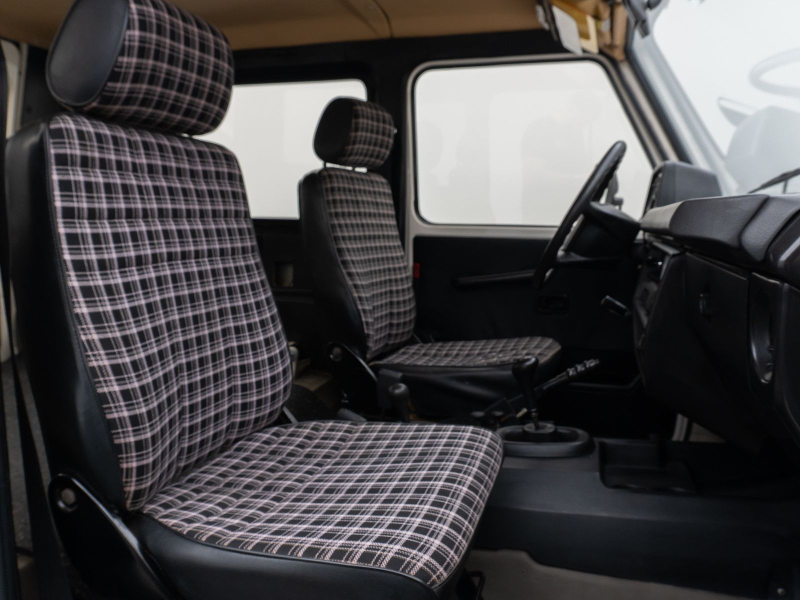 Fahrzeugabbildung Mercedes-Benz G 240 4x4AHK Servo Classic Data 2+