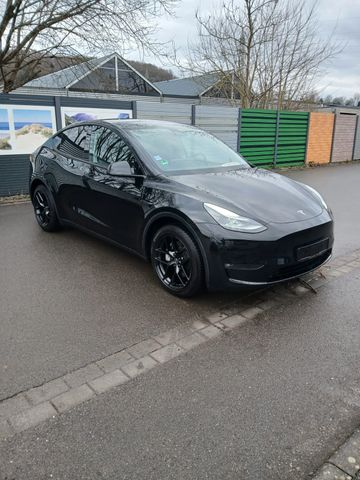 Tesla Model Y Long Range Dual AWD