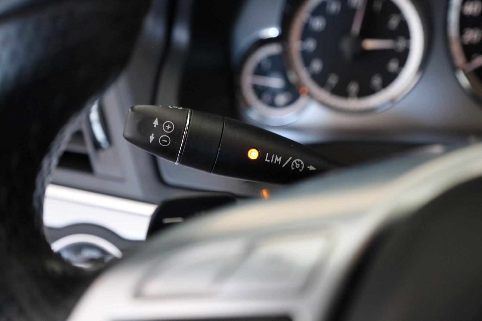 Fahrzeugabbildung Mercedes-Benz E 350 CDI Coupe BE AMG Line,Leder,Navi,Xenon