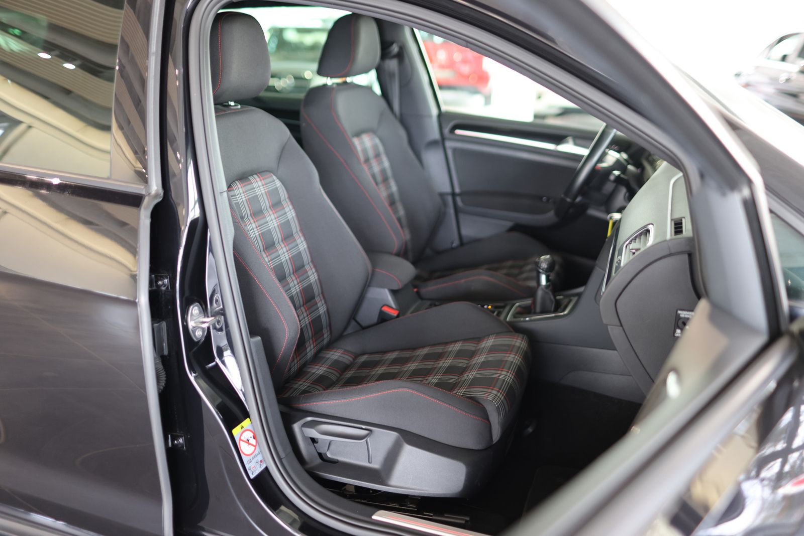 Volkswagen Golf VII 2,0 GTI BMT SCHALTER / 2. BESITZ foto 12