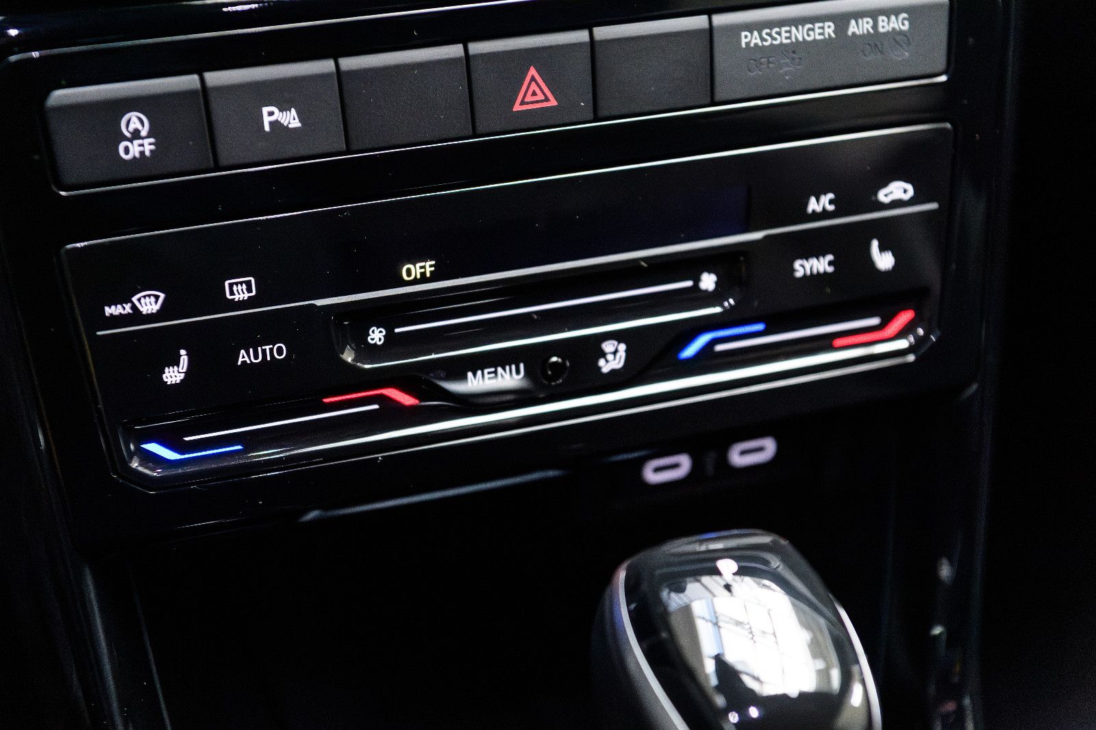 Fahrzeugabbildung Volkswagen T-Cross R-Line 1.5 TSI DSG IQ-LED+AHK+KAMERA+ACC