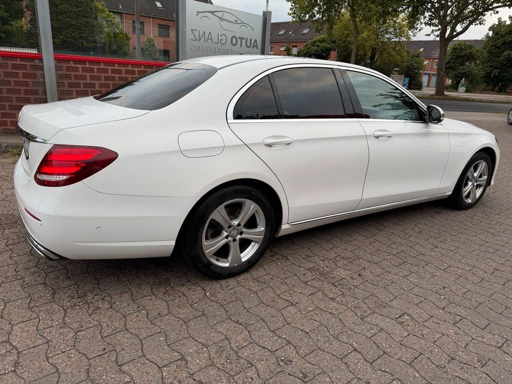 Image of Mercedes-Benz E 200