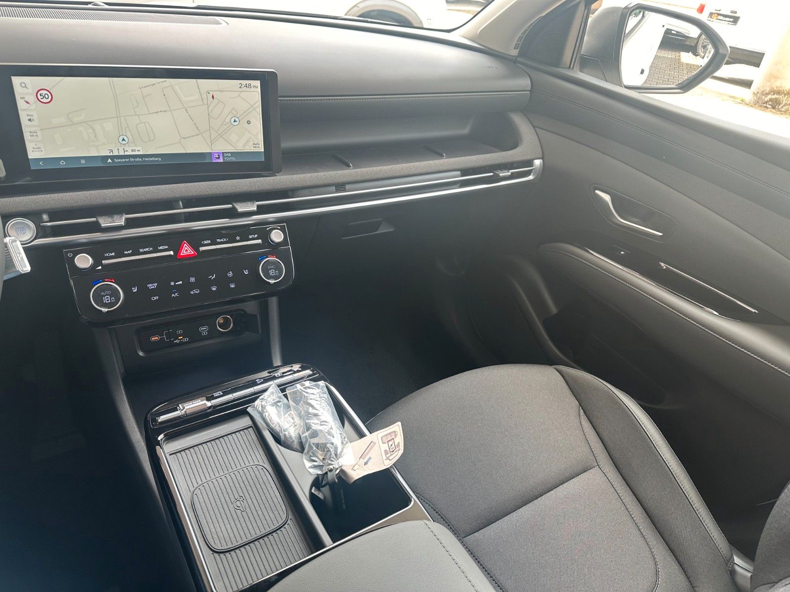 Fahrzeugabbildung Hyundai Tucson Trend Hybrid 1.6l 215PS Navi/Krell!