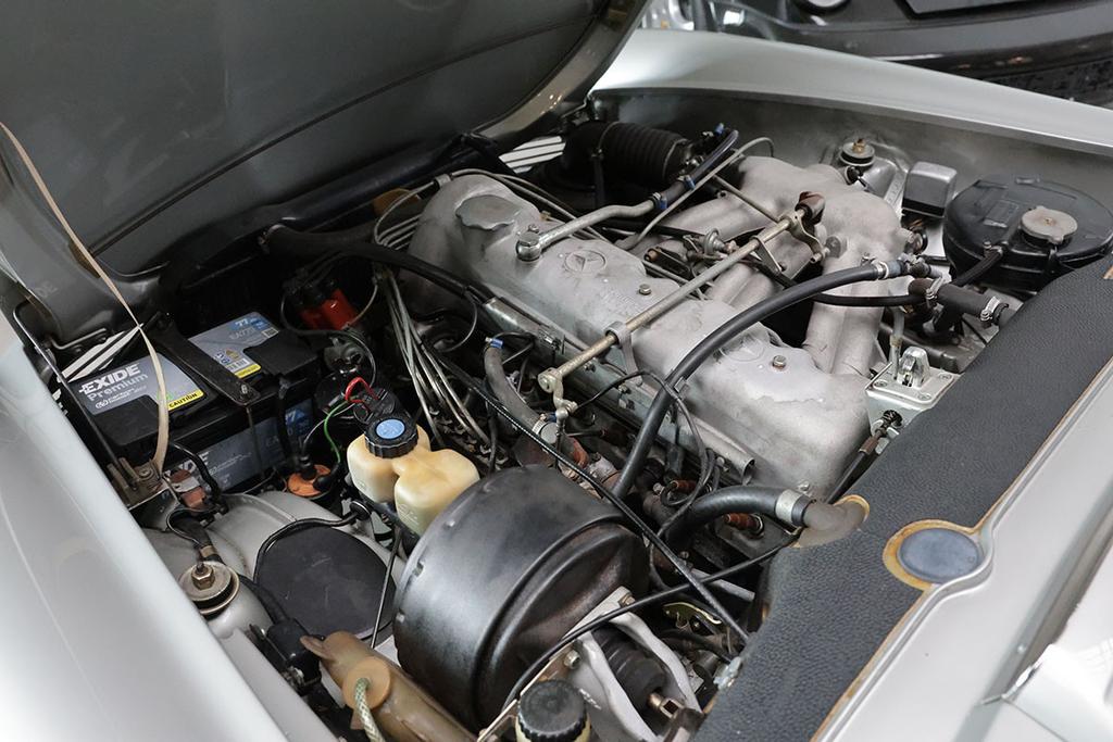 Mercedes-Benz SL 230