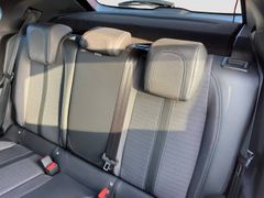 PEUGEOT 2008 1.2  Navi Kamera Sitzheizung AHK