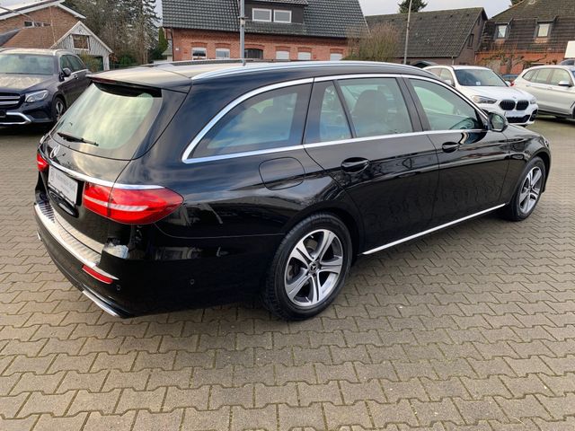 Fahrzeugabbildung Mercedes-Benz E 220 Td 9GTronic+Avantgarde+LED+Navi+Kamera+AHK