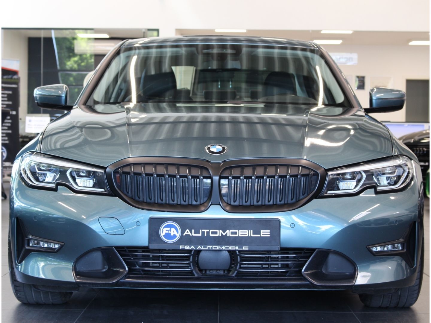 Fahrzeugabbildung BMW 330 d xDrive Sport Line HUD*Laser*M3 Felgen