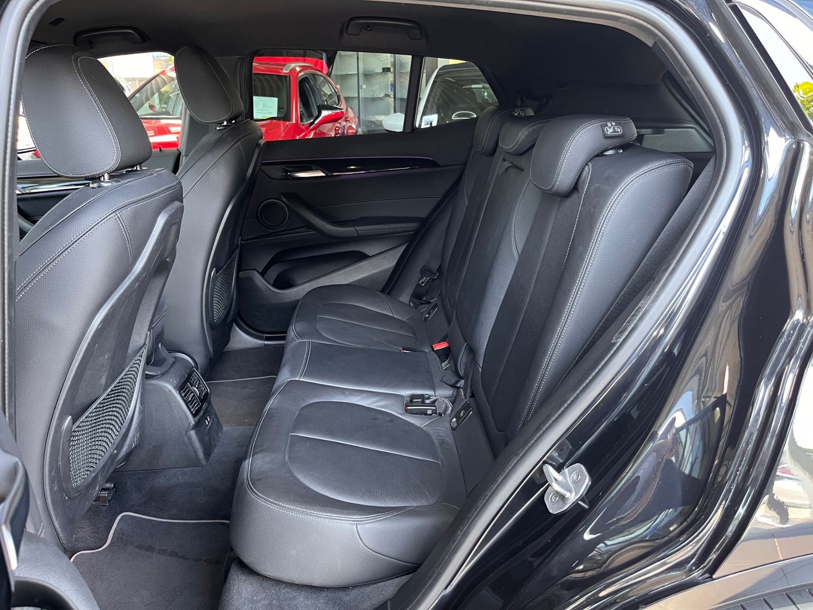 Fahrzeugabbildung BMW X2 sDrive 20 i M Sport Shadow LED NAV SHZ RFK