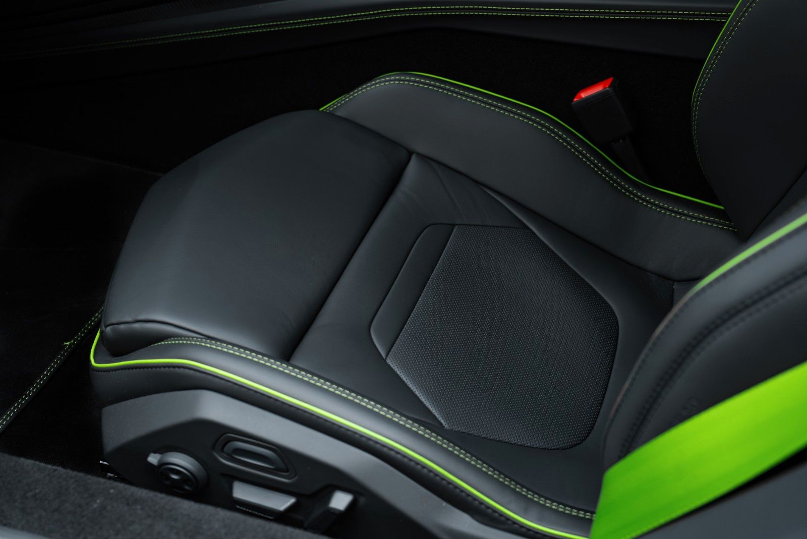 Fahrzeugabbildung Lamborghini Temerario CARBON/LIFT/STYLE PACK/PASSENGER DISP.
