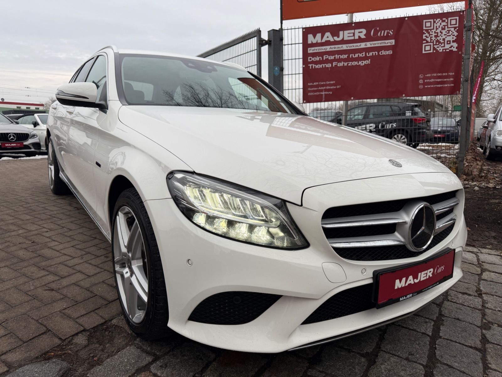 MERCEDES-BENZ C 300de BURMESTER*KEYLESS*STANDHZG*DISTRONIC