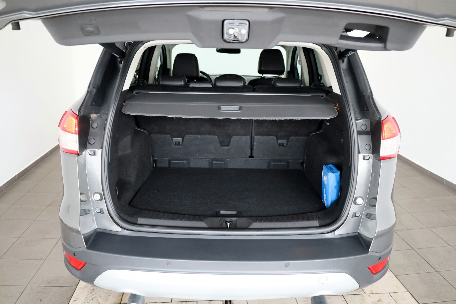 Fahrzeugabbildung Ford Kuga Titanium T.Leder,Navi,SH,PDC,AHK