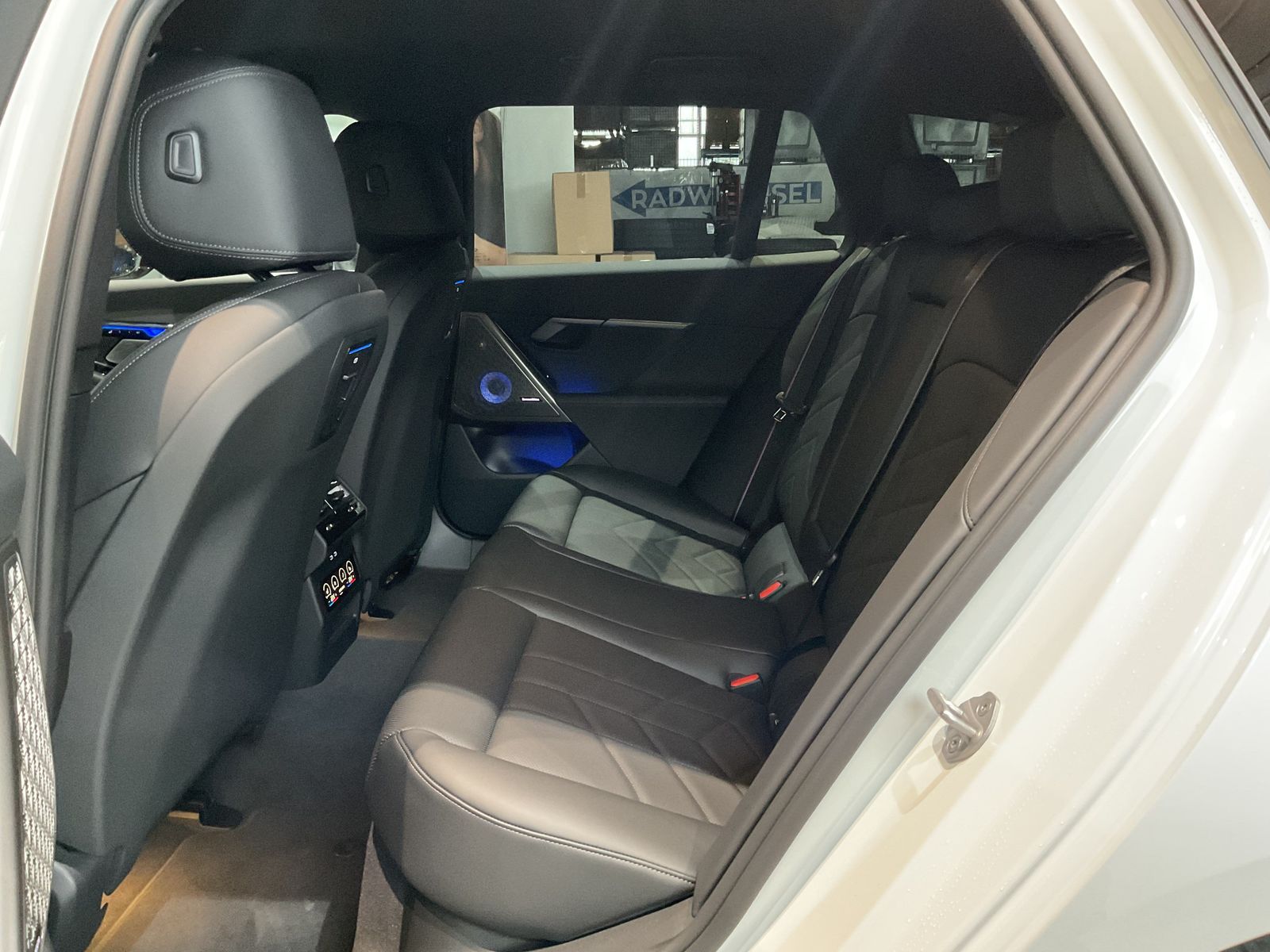 Fahrzeugabbildung BMW i5 xDrive40 Touring M Sportpaket DAB LED AHK