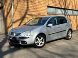 Volkswagen Golf V Lim. 1,6 /2.HAND/KLIMAAUTO/130TKM/GEPFLEG - Volkswagen Golf aus 2006: 1.6