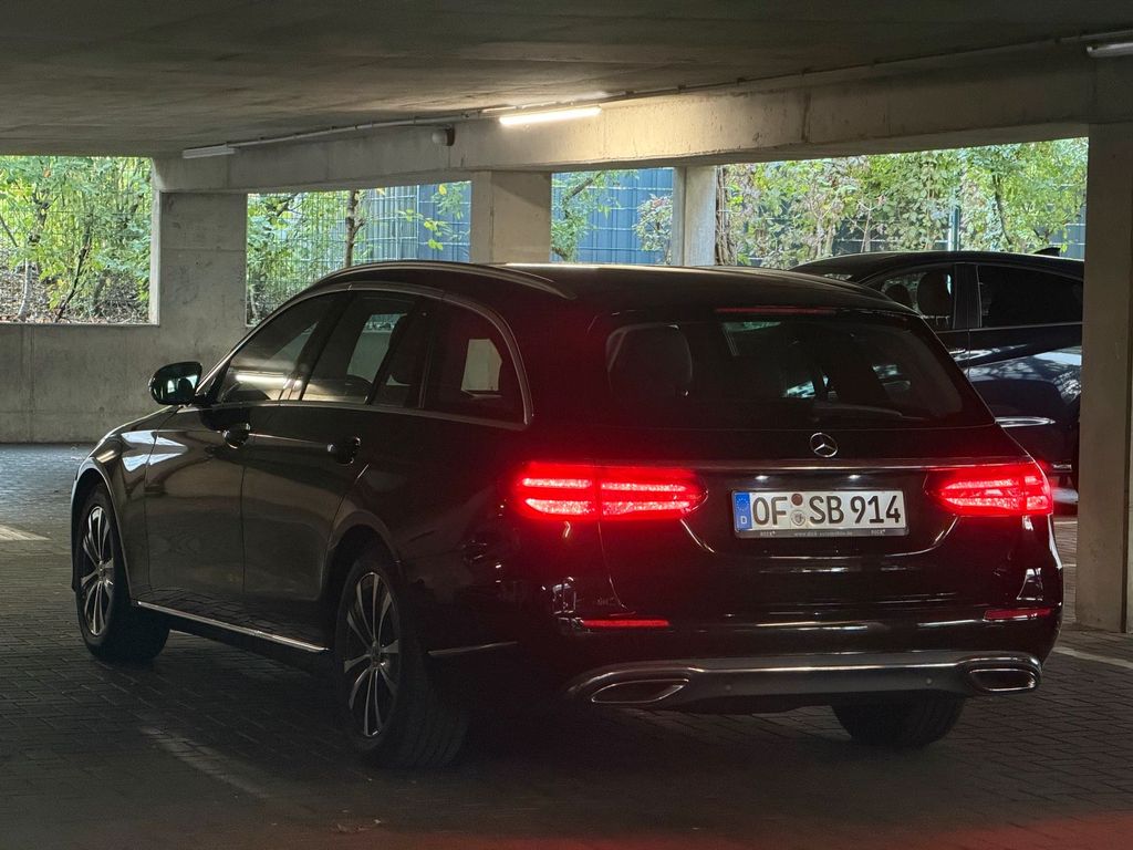 Image of Mercedes-Benz E 220