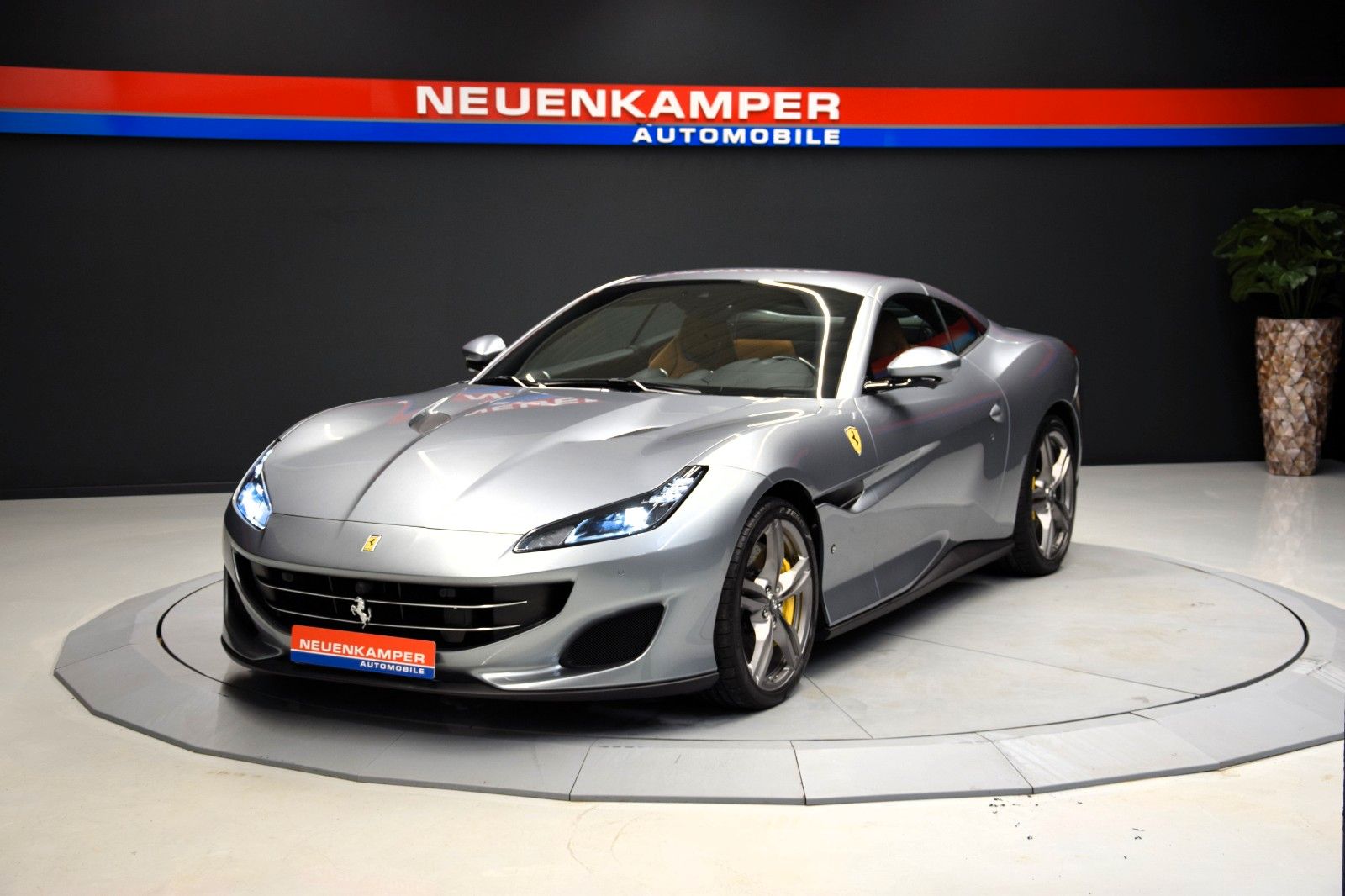 Fahrzeugabbildung Ferrari Portofino ACC Kamera Display Garantie  ADAS 1.Ha