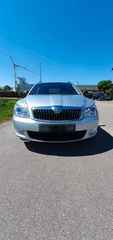 Skoda Octavia 1,6 TDI DSG  EZ  07.2012    ... - Skoda Octavia aus 2012 mit Diesel-Antrieb: Kombi, 1.6