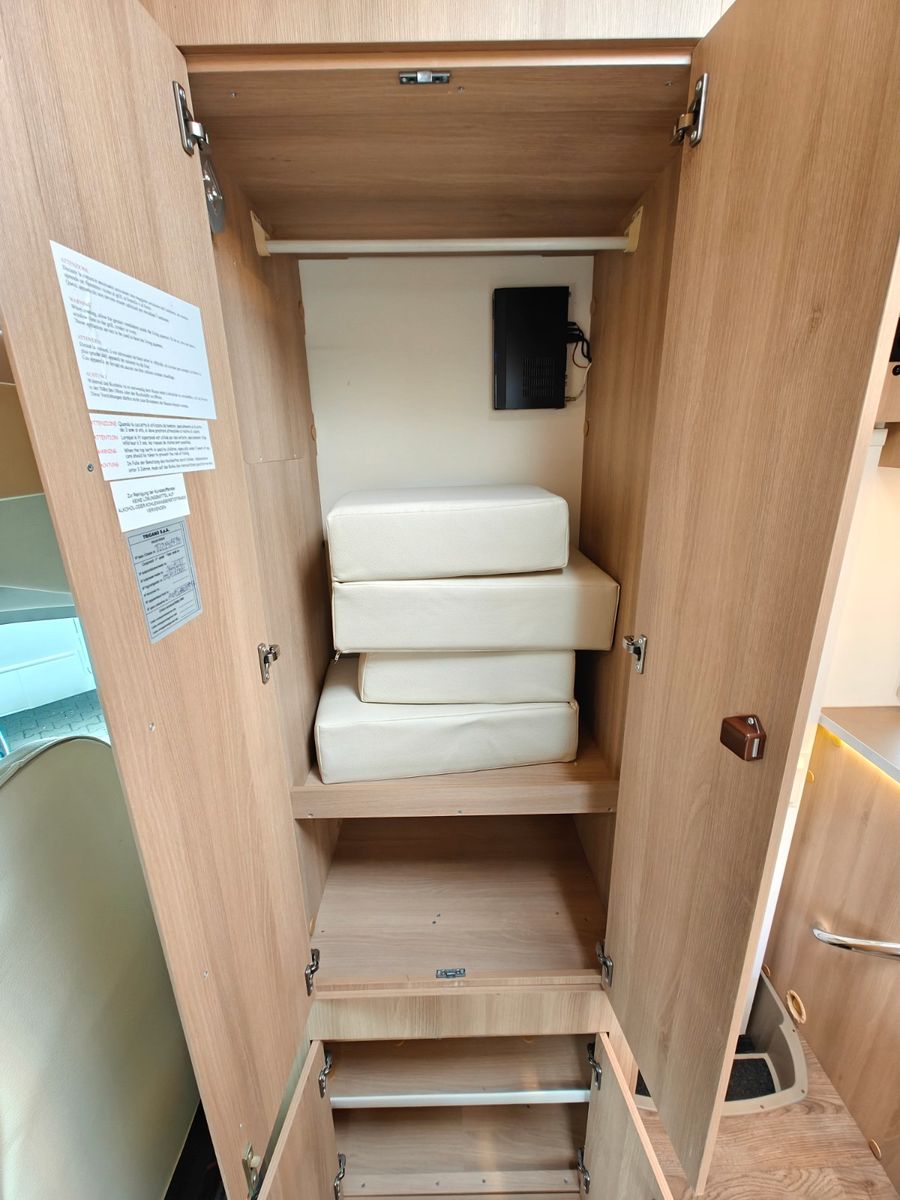 Fahrzeugabbildung Roller Team Kronos 275 - SAT, TV, Solar, 6 Sitz/Schlafplätze