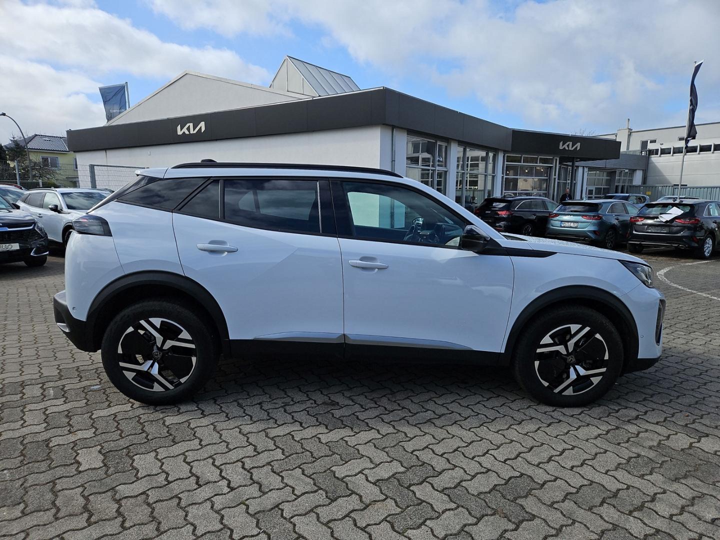 Peugeot 2008 1.2 Hybrid 145 Allure Apple CarPlay Sitzhei