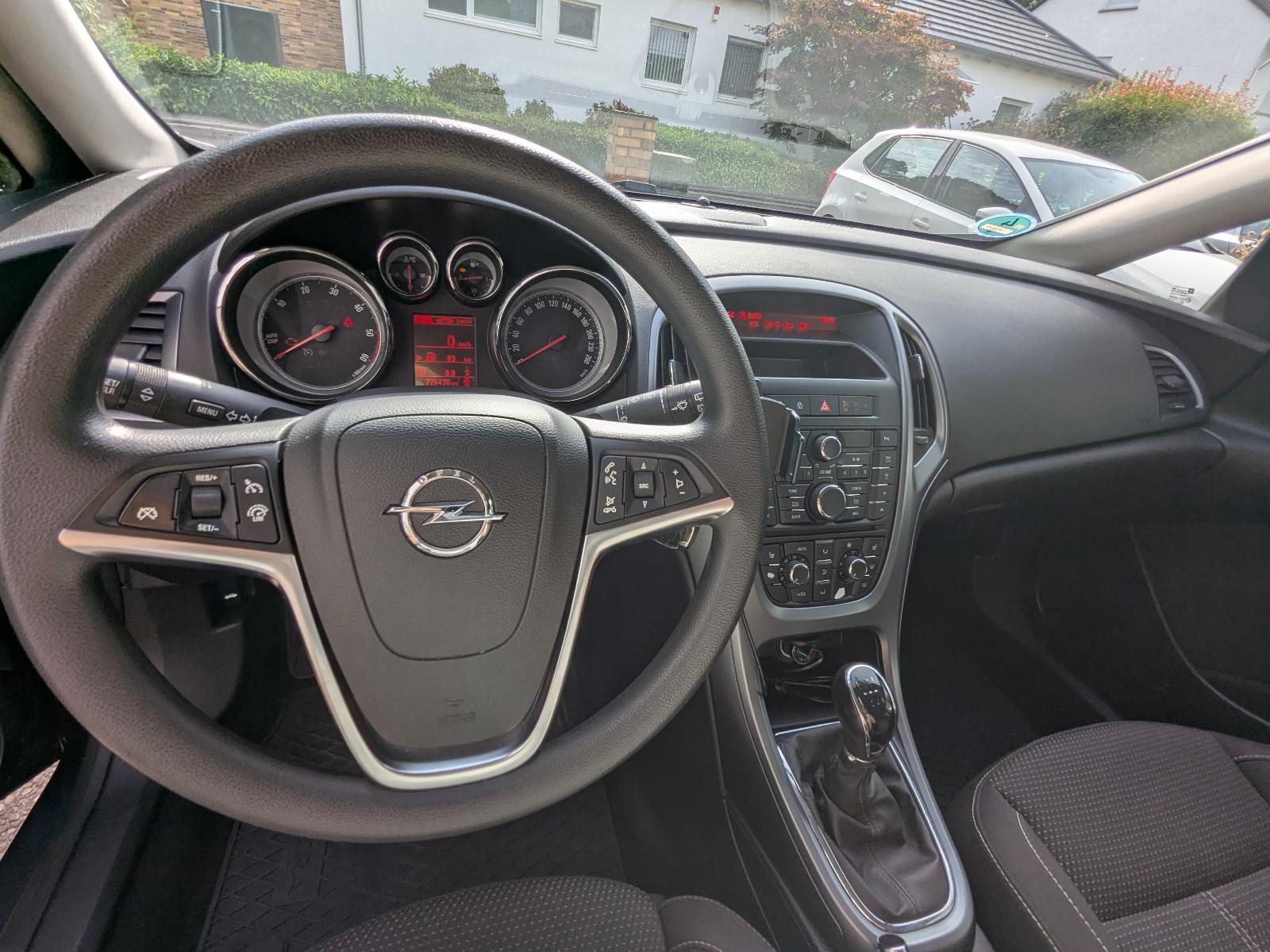 Opel Astra 2013 — photo 5