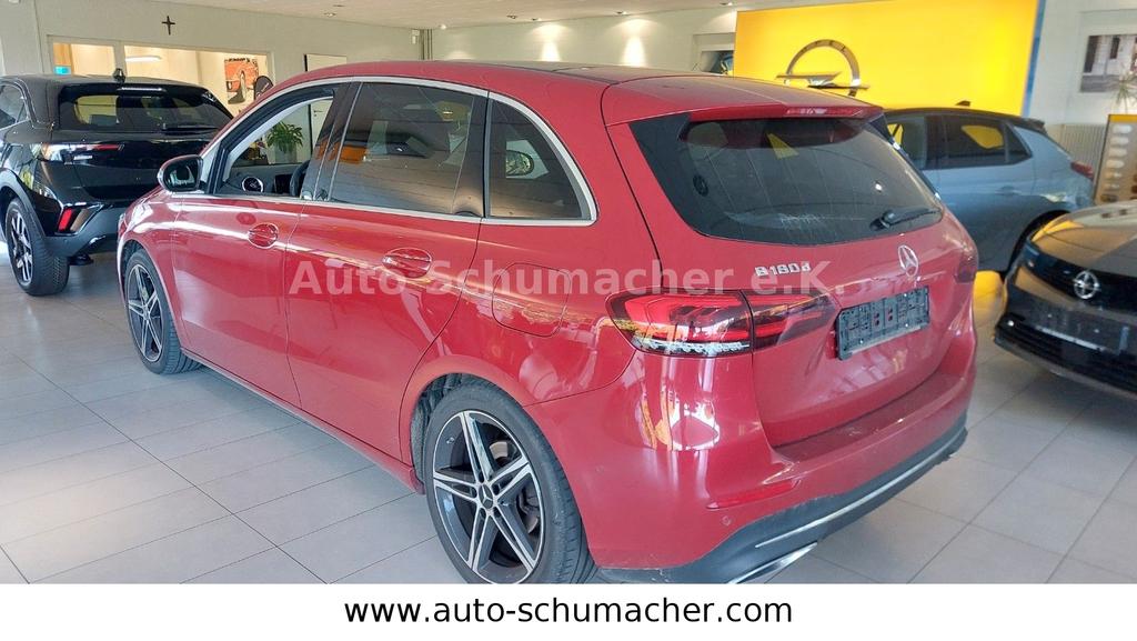 Mercedes-Benz B 180