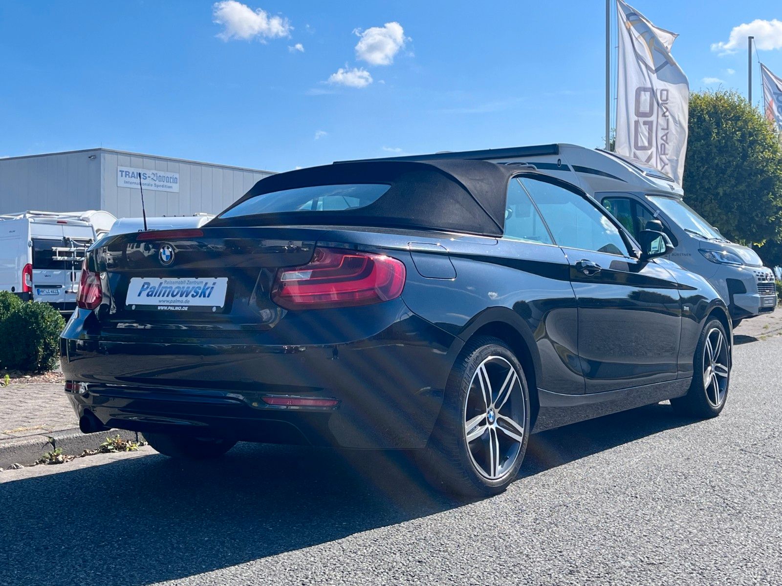 Fahrzeugabbildung BMW 220i Cabrio Sportline