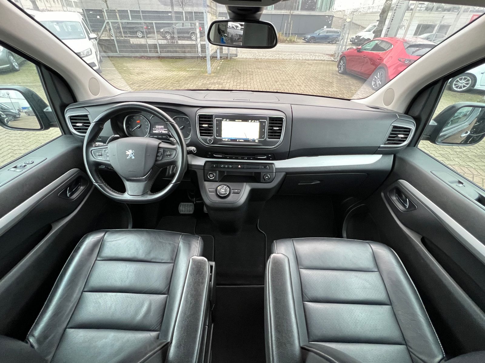 Fahrzeugabbildung Peugeot Traveller Business VIP L2 7-SITZER ABSOLUT VOLL