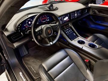 صورة 10 لـ 2020 Porsche TAYCAN