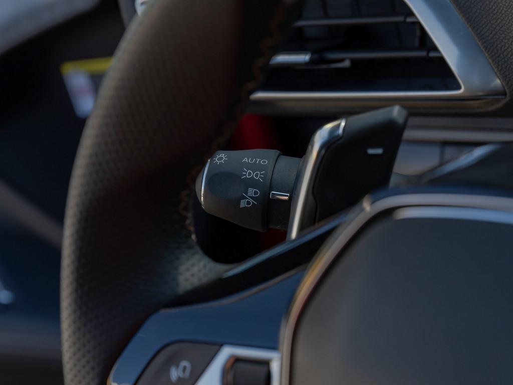 Peugeot 3008 GT PureTech 130 EAT SHZ ACC FACEL. LED PANO